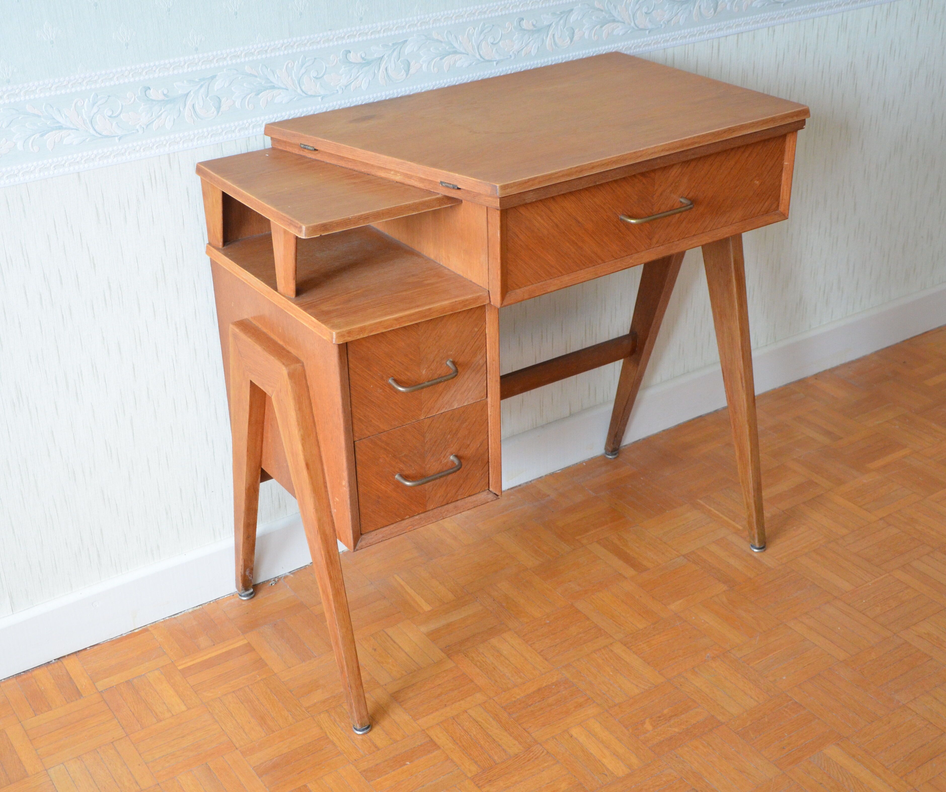 Desk and its Singer integrated sewing machine, 1962