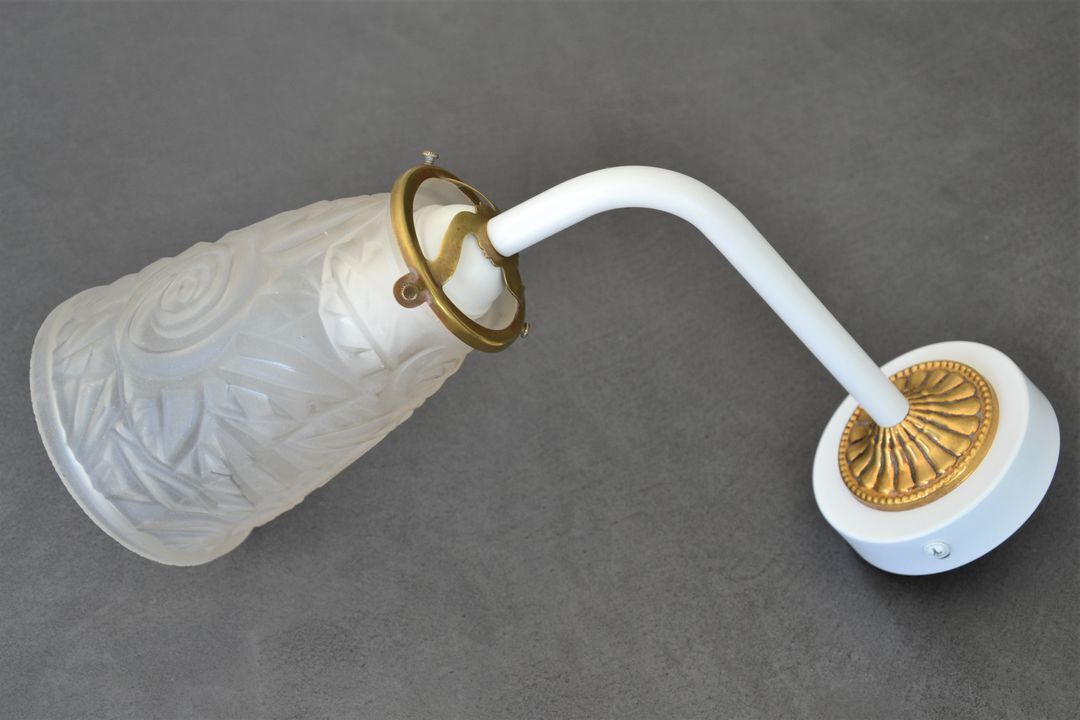 White and gold art deco wall lamp
