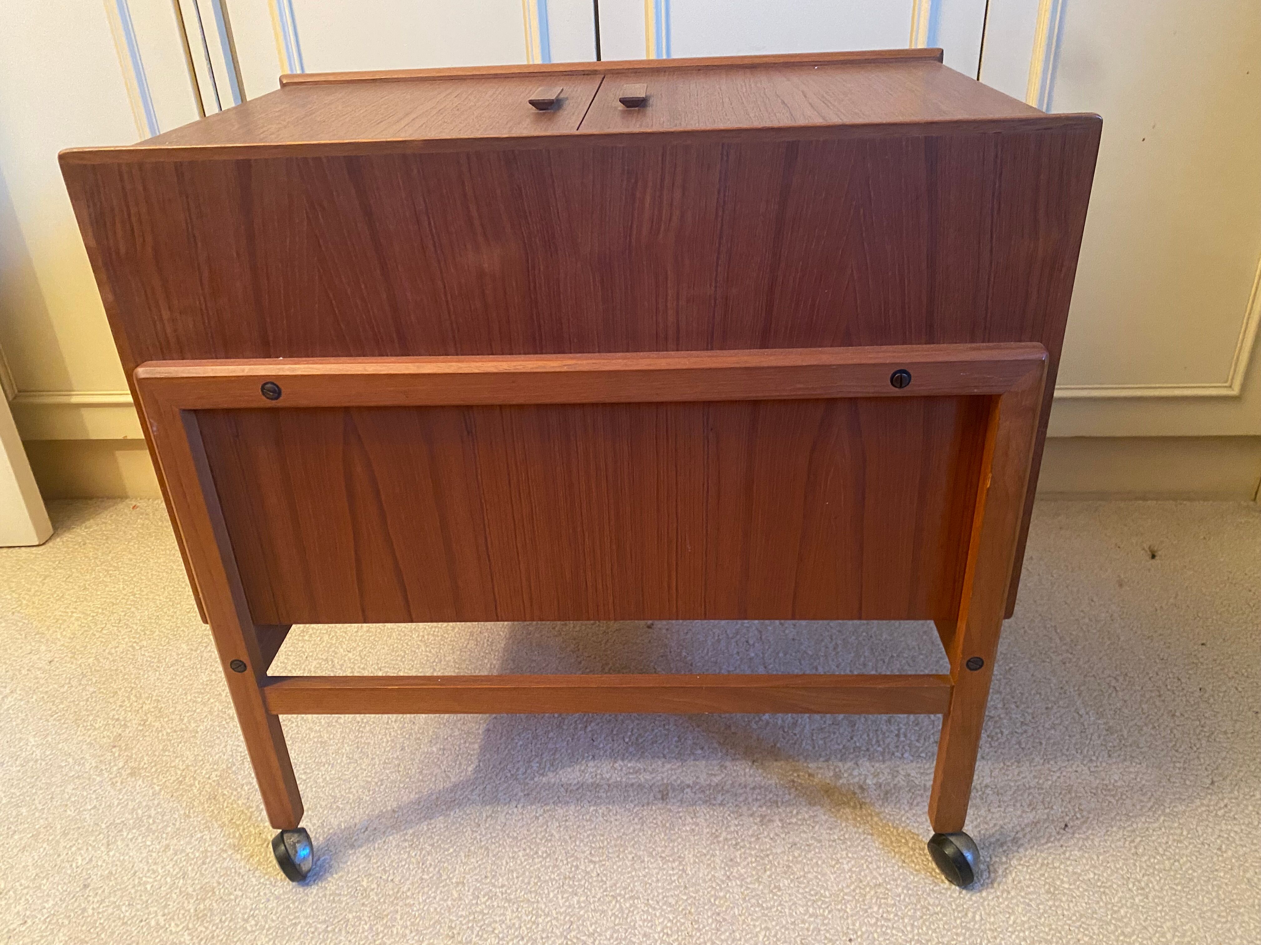 Furniture wooden rolling bar box