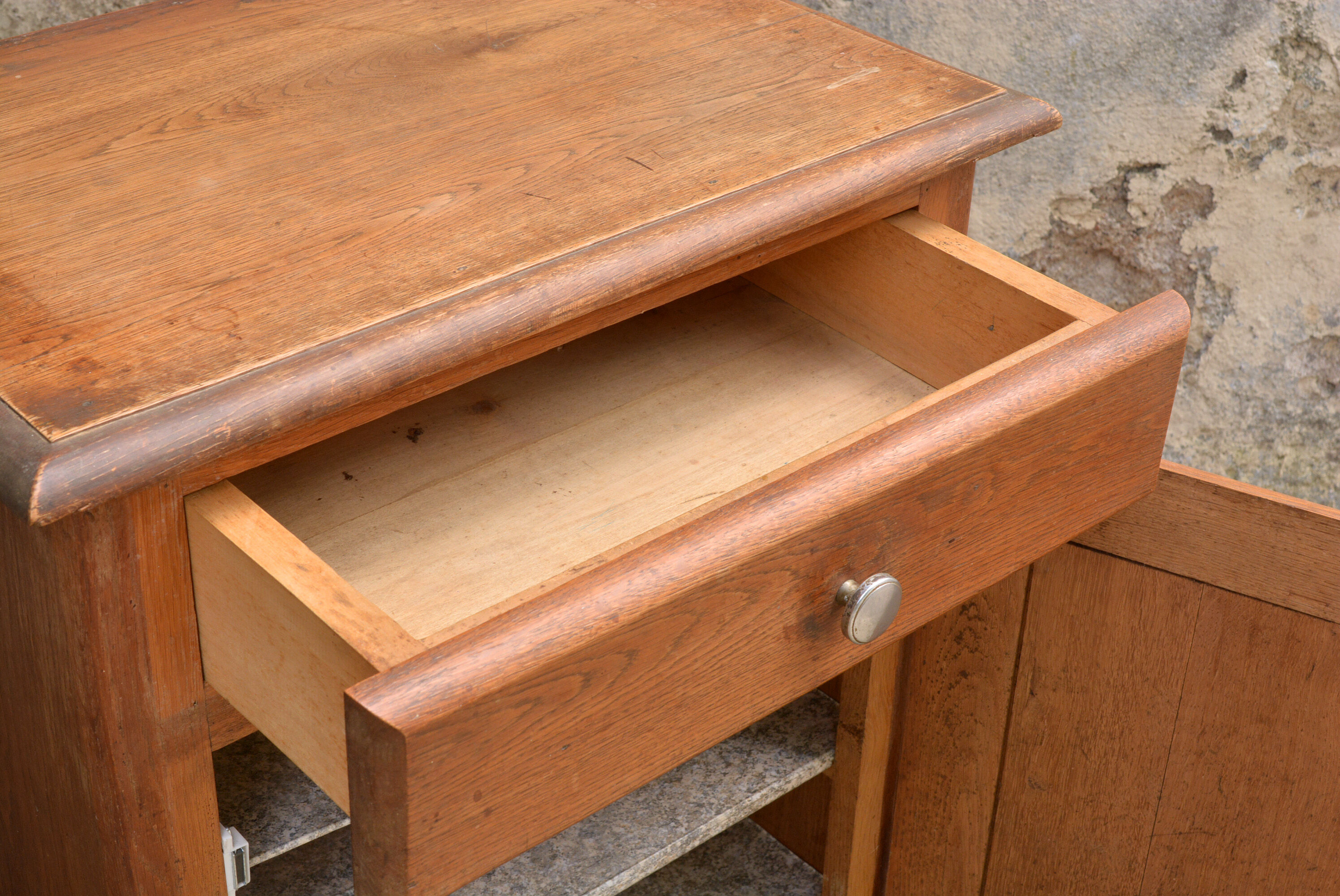 Small buffet old MADO