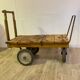 Ancien chariot industriel
