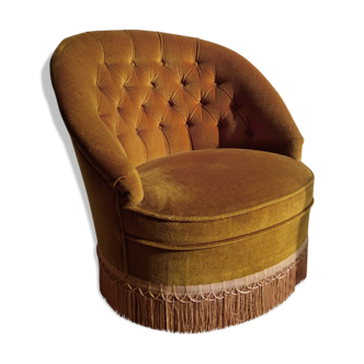 Armchair toad in golden velvet