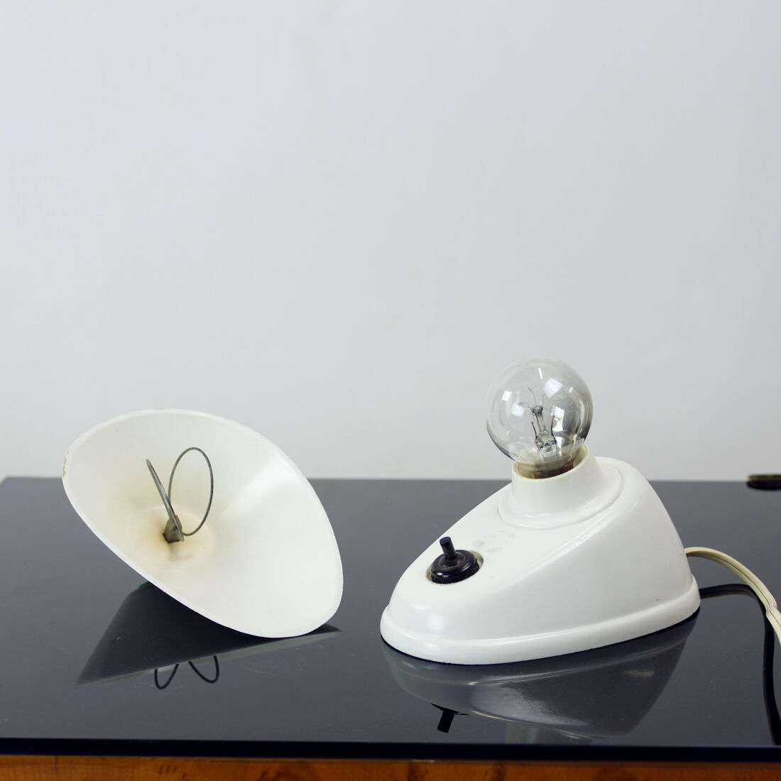 Lampes de table en bakélite blanche, années 1930