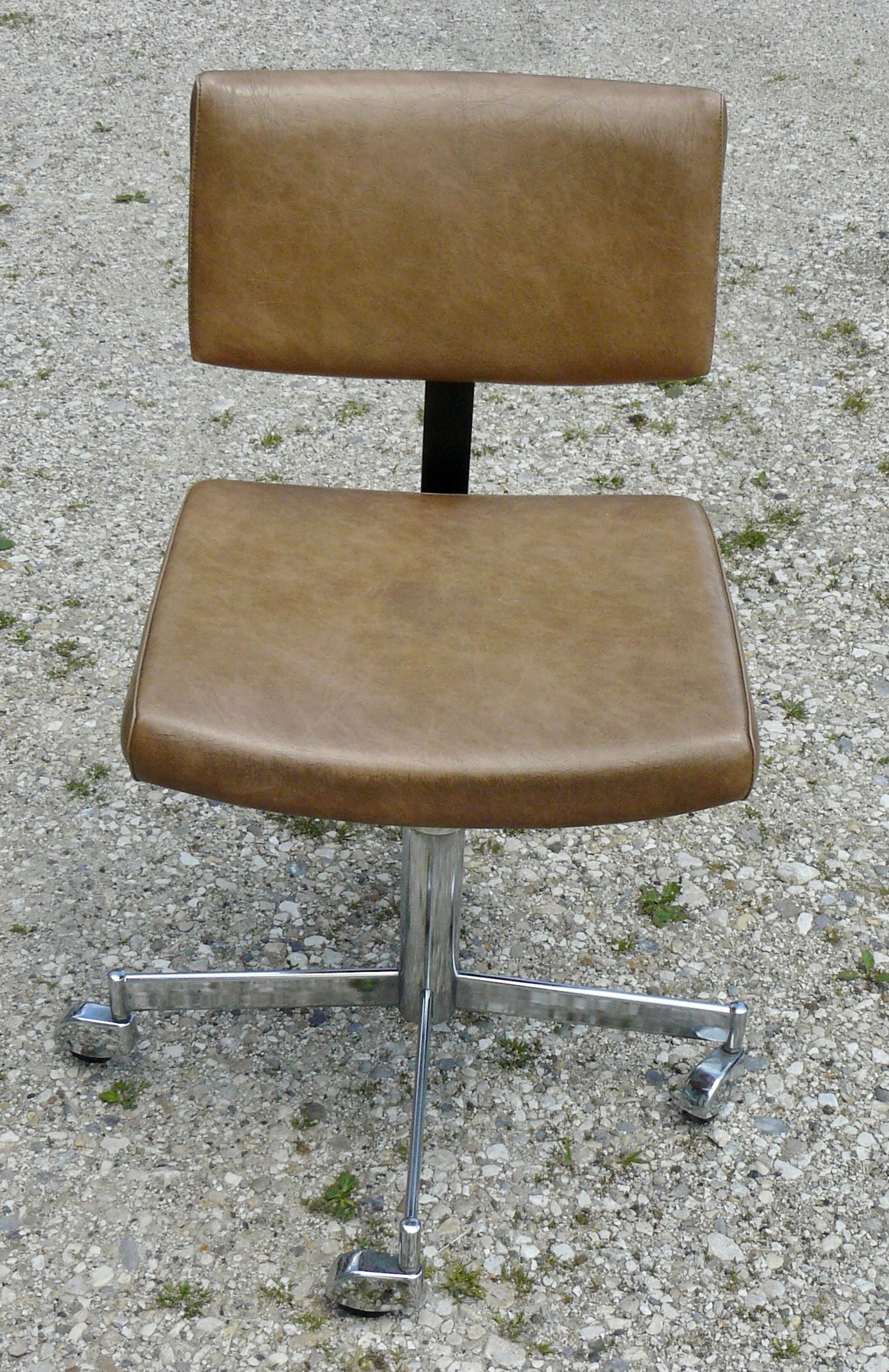 Swivel desk chair with modular height vintage 1970