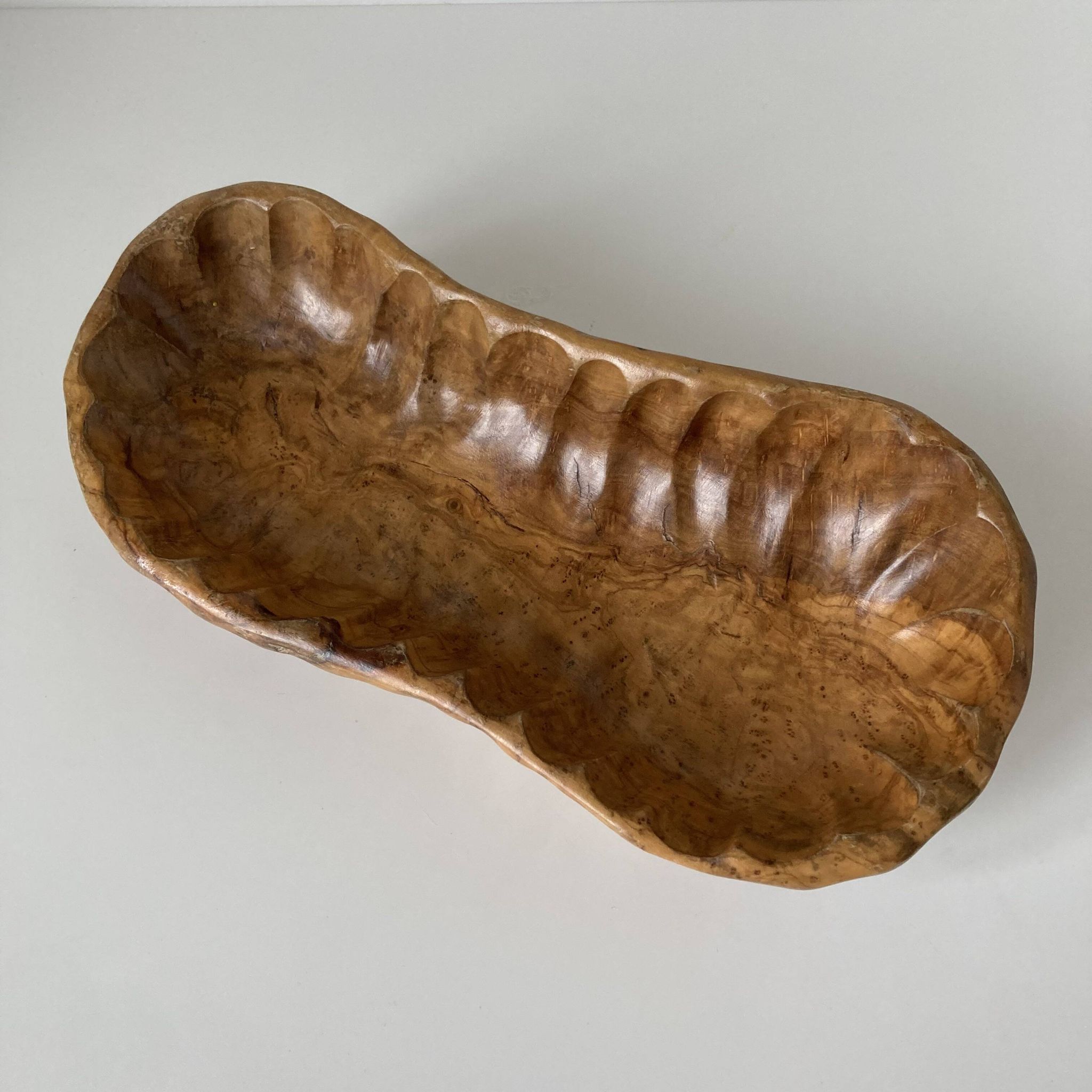 Belle coupe à fruits ou vide-poches vintage en bois massif sculpté