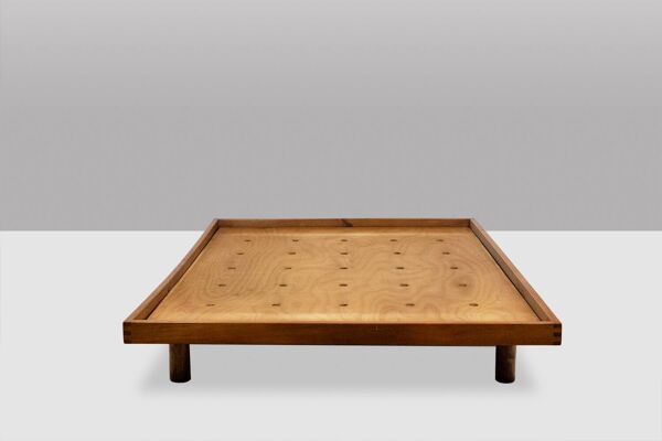 Pierre Chapo. Lit en chêne blond modèle « Godot ». Années 1960.