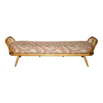 Vintage Ercol Windsor Studio 355 canapé / daybed, light wood, Mid-Century Modern design.