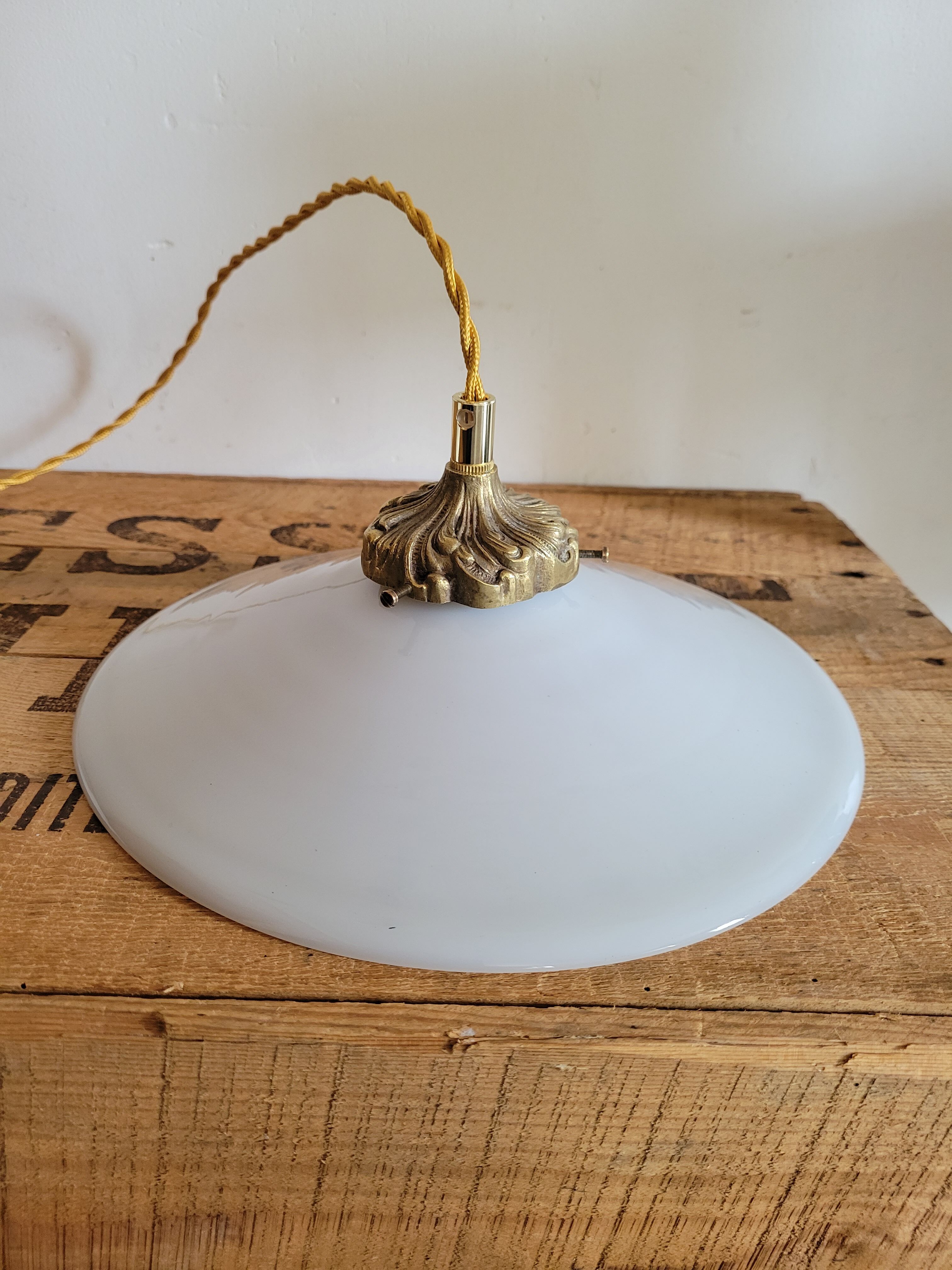 Smooth opaline hanging lamp