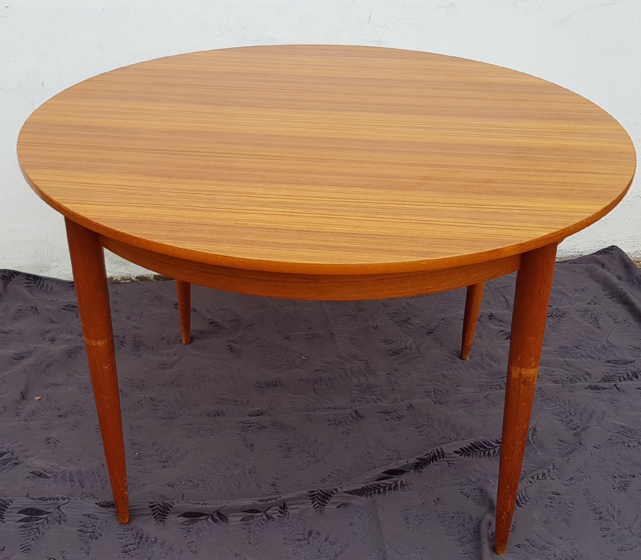 Round table teak