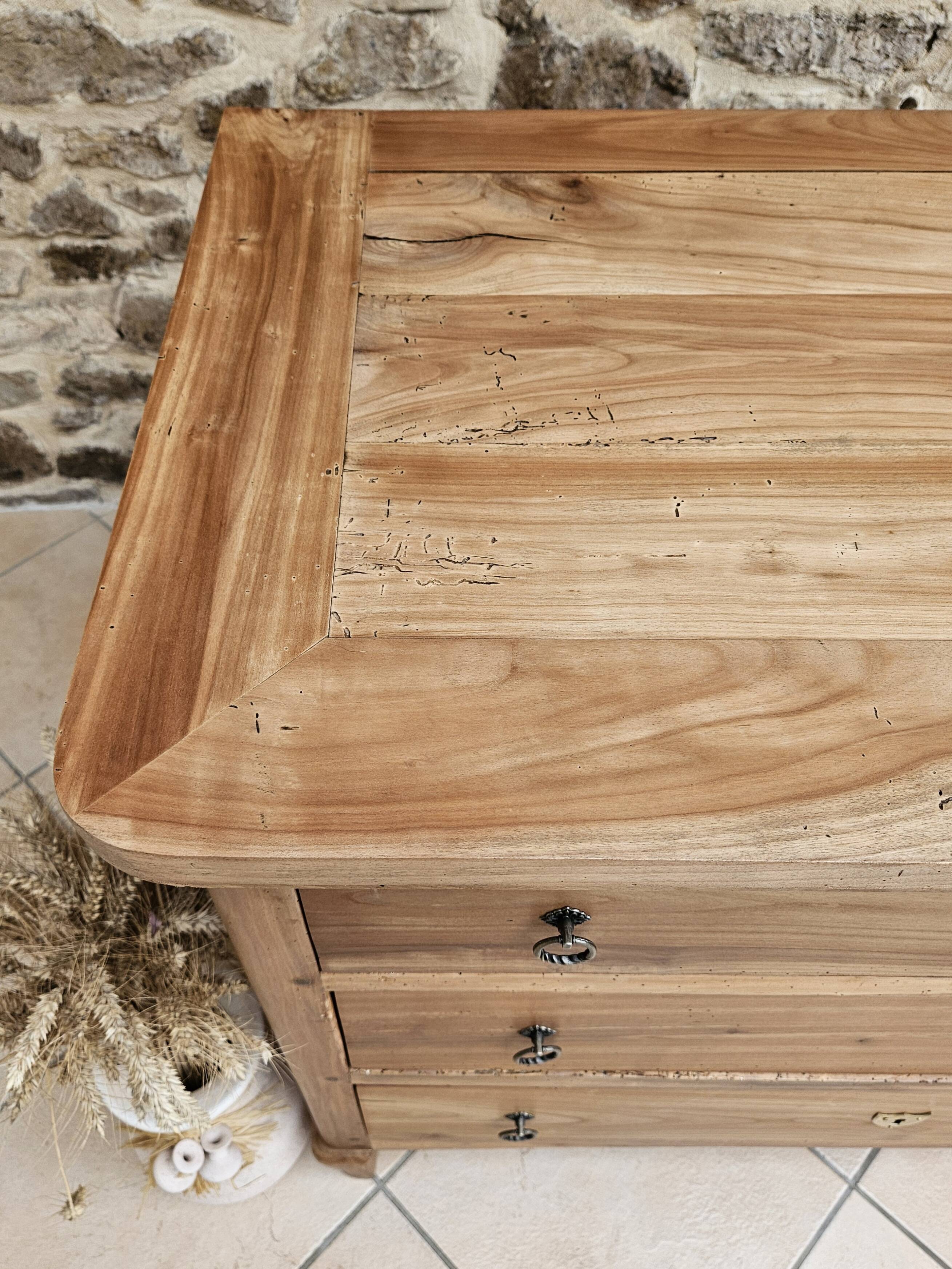 Antique chest of drawers