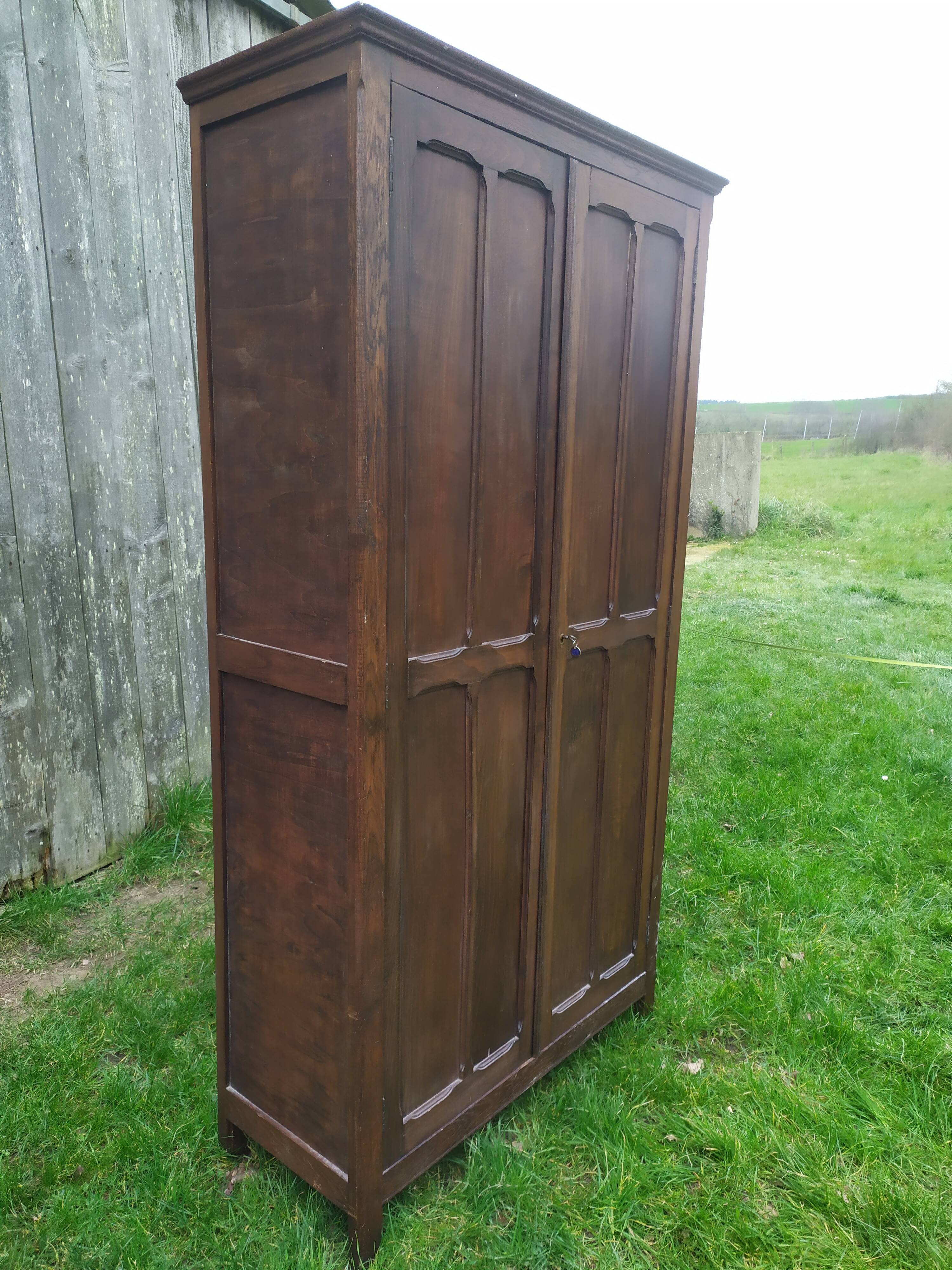 Armoire parisienne