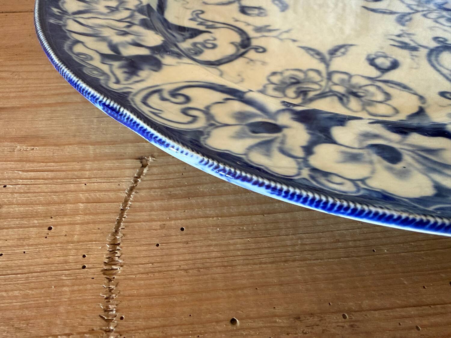 Round plate in ironstone Creil and Montereau model Flora