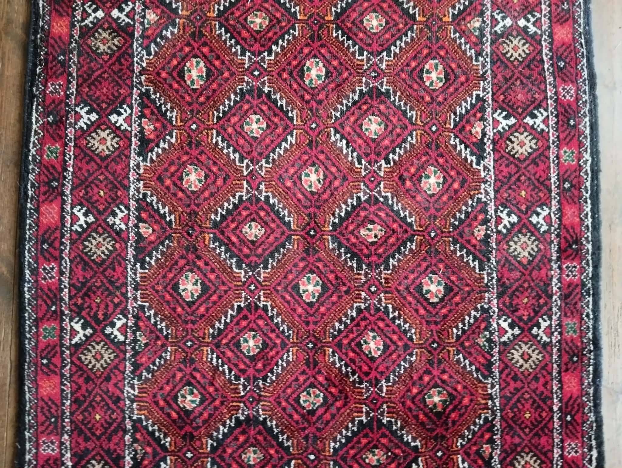 Handmade Belouch Persian rug 184x108cm