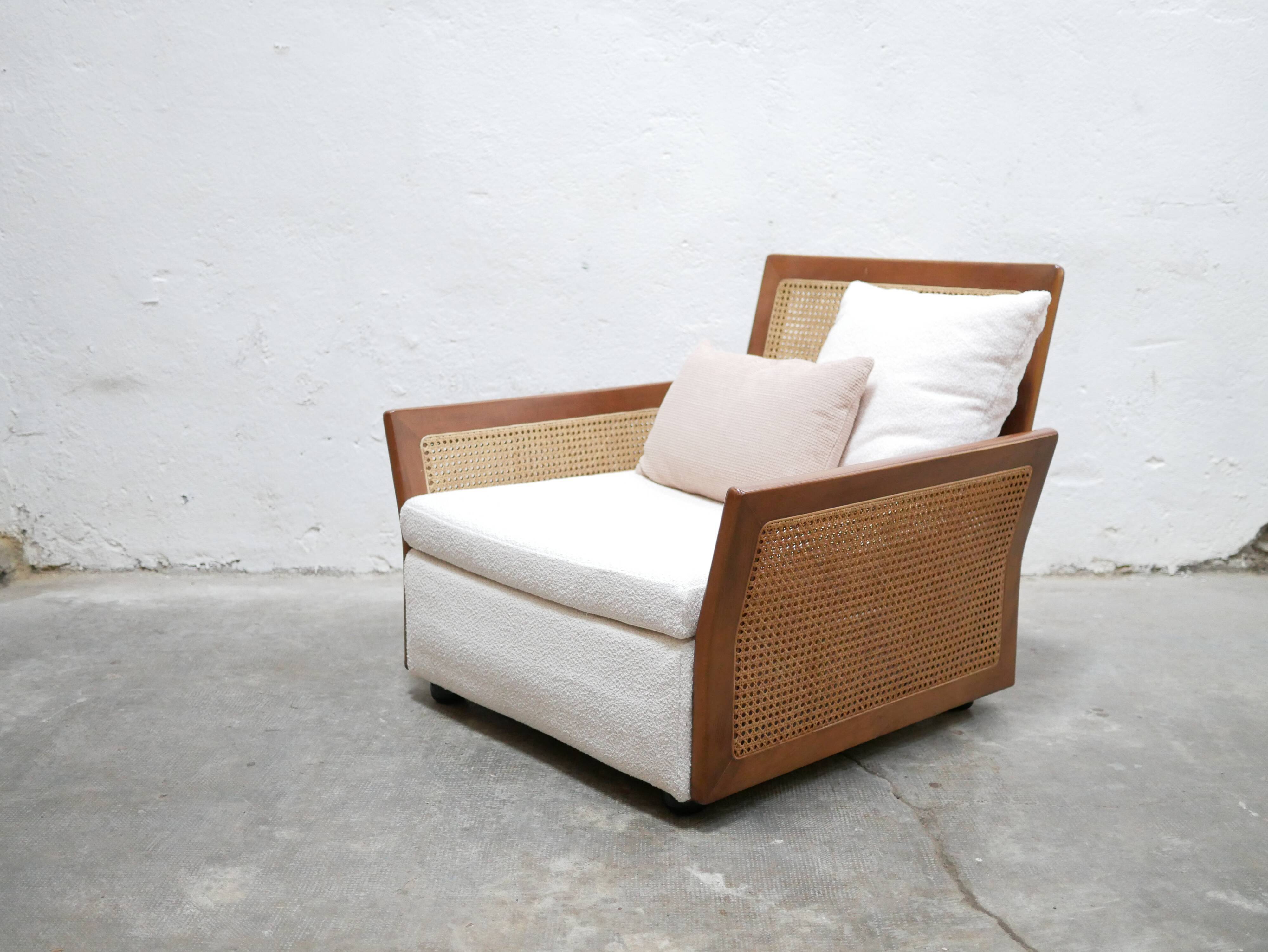 Fauteuil vintage en bois et cannage