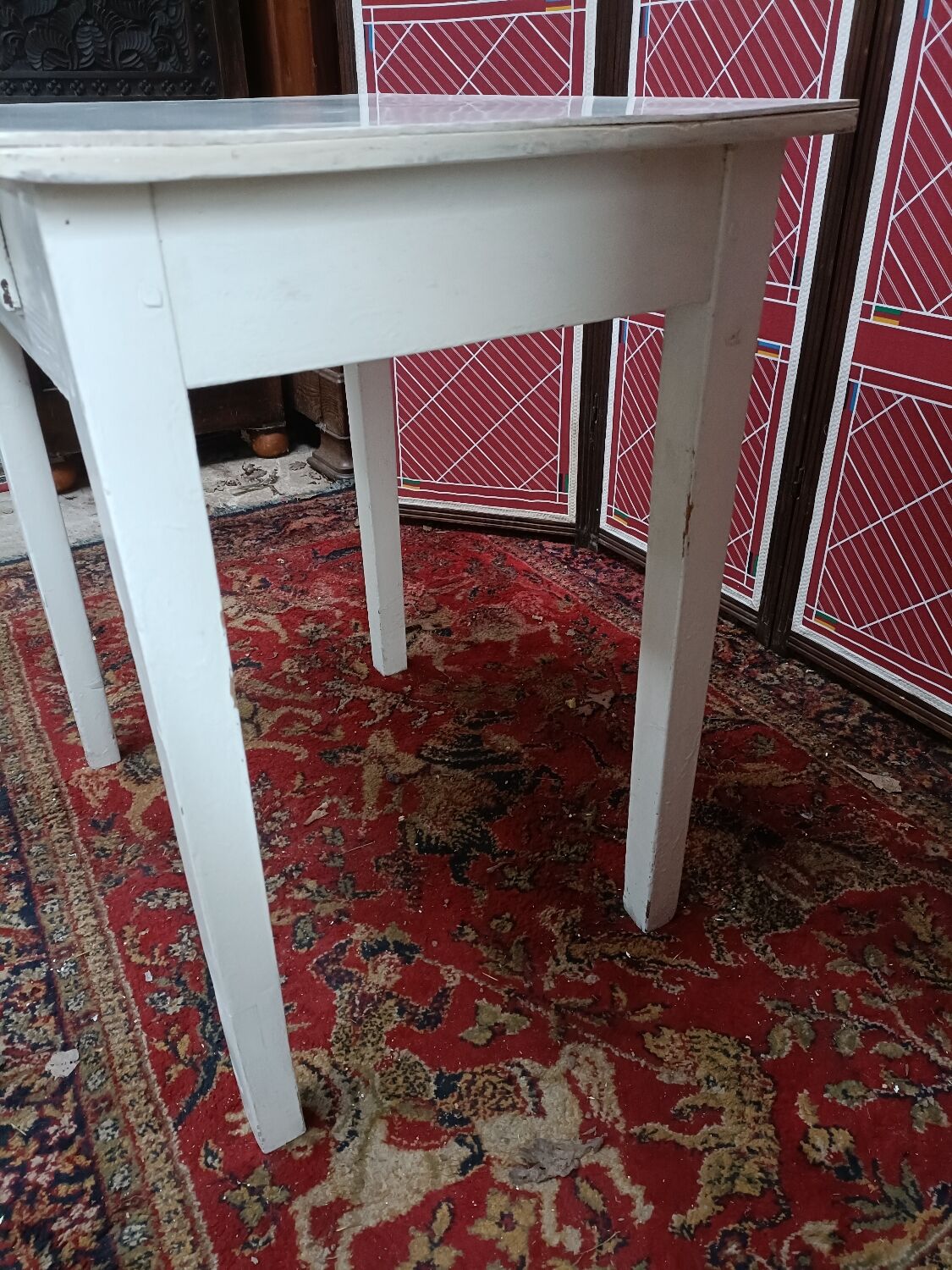 Table d'appoint vintage en bois avec tiroir