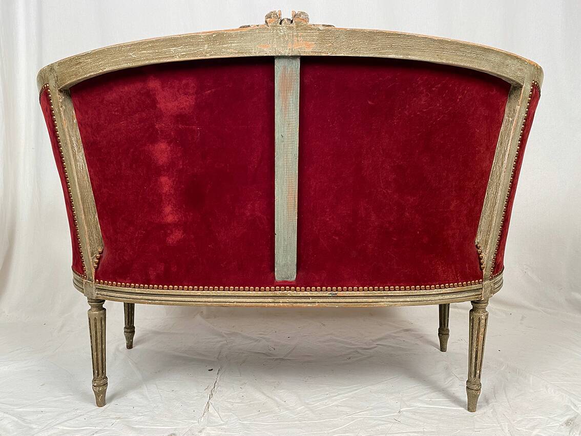 Canapé corbeille de style Louis XVI, fin XIXe-début XXe