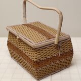Vintage sewing box in rattan and scoubidou