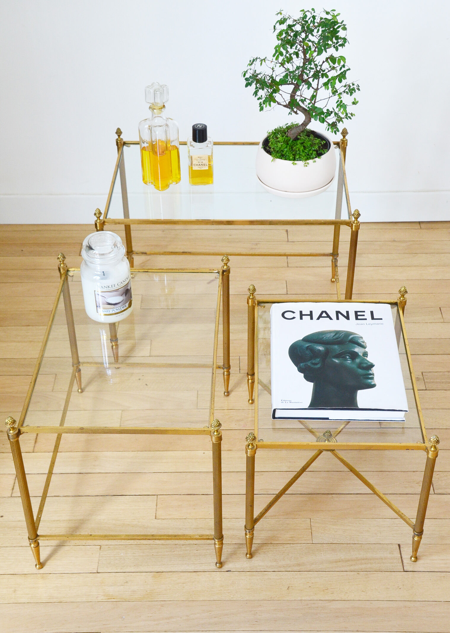 Lot 3 tables pull out brass glass Maison Baguès