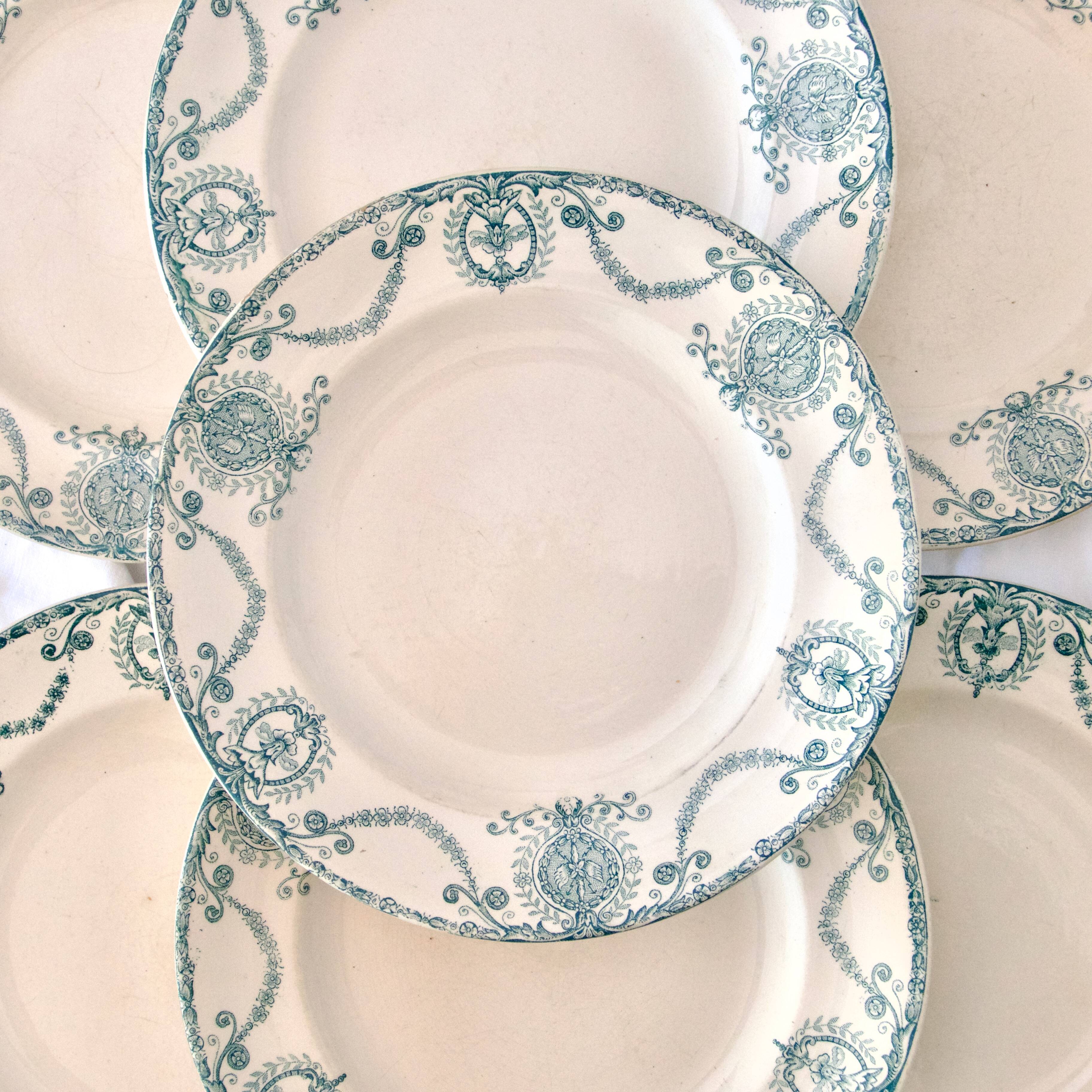 Assiettes plates XIXe Longwy terre de fer "Pierrefonds"