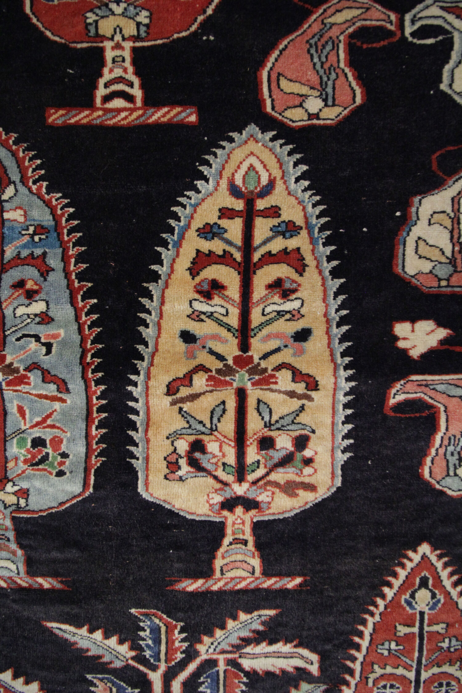 Handmade vintage persian quchan rug- 132x162cm