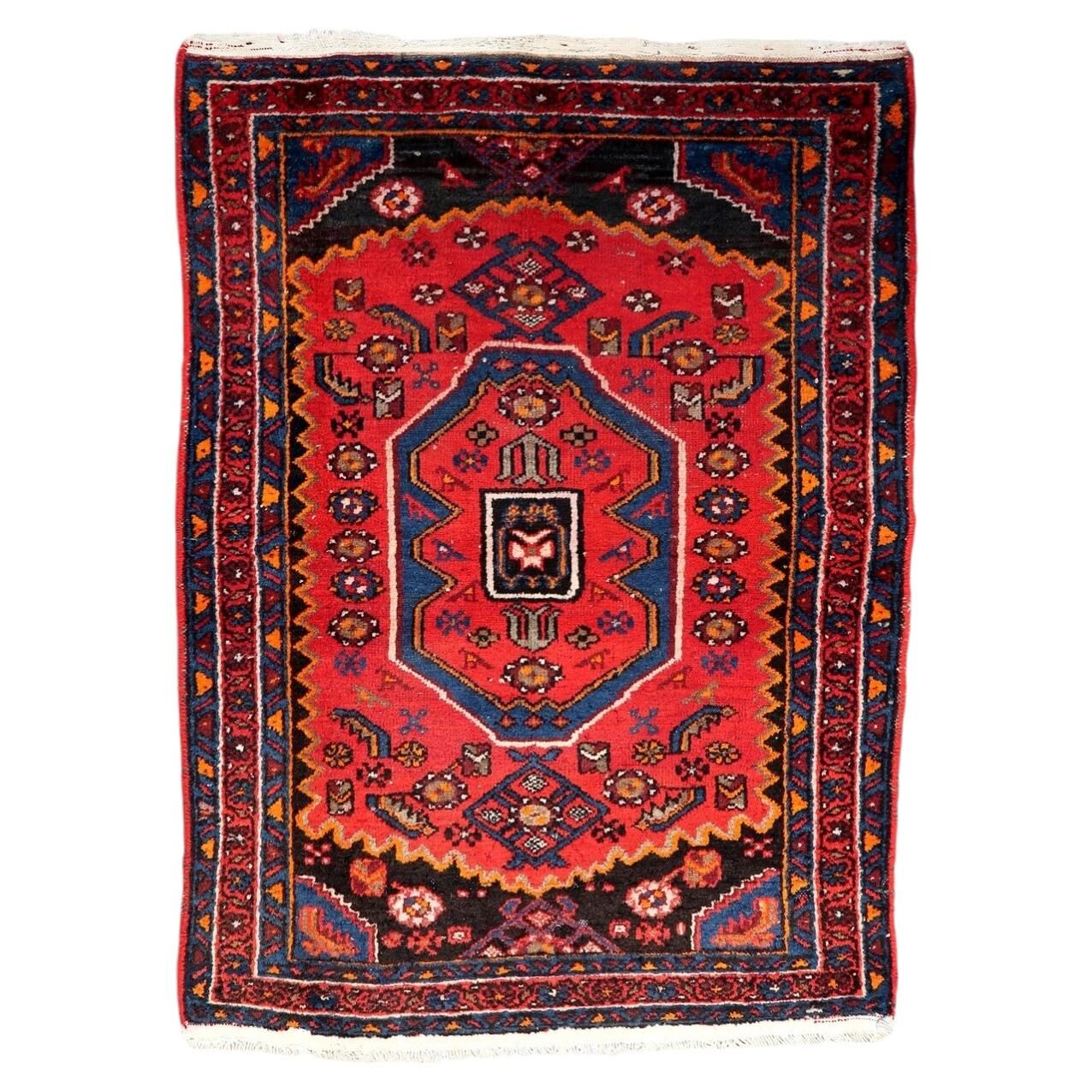 Vintage 1930s Persian Hamadan rug, geometric medallion, 105cm x 143cm (3'5" x 4'8") - 1C1276