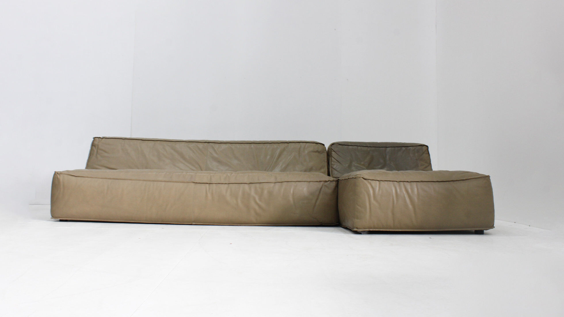 Vintage modular green leather sofa by Verzelloni Italy 1990s