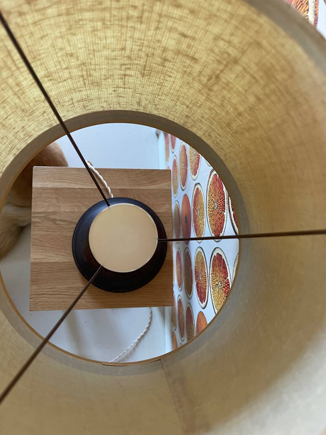 Turned wooden lamp bintahe