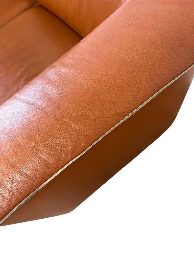 Canapé vintage en cuir couleur cognac deux places