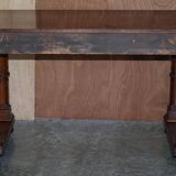 Renaissance writing table in flamed walnut, Pugin style, around 1850.