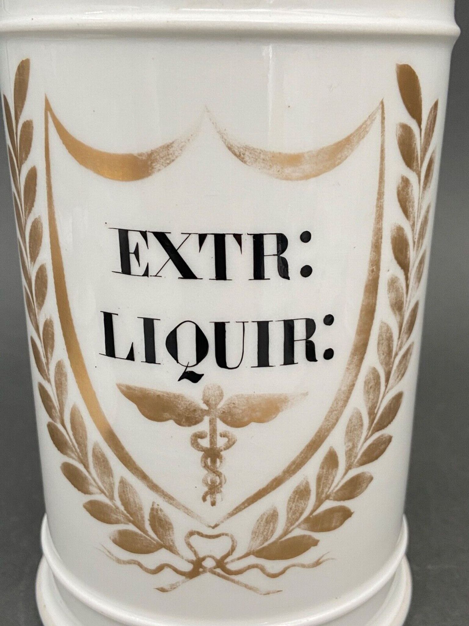 2 porcelain medicine jars nineteenth apothecary theriaca extr liquir