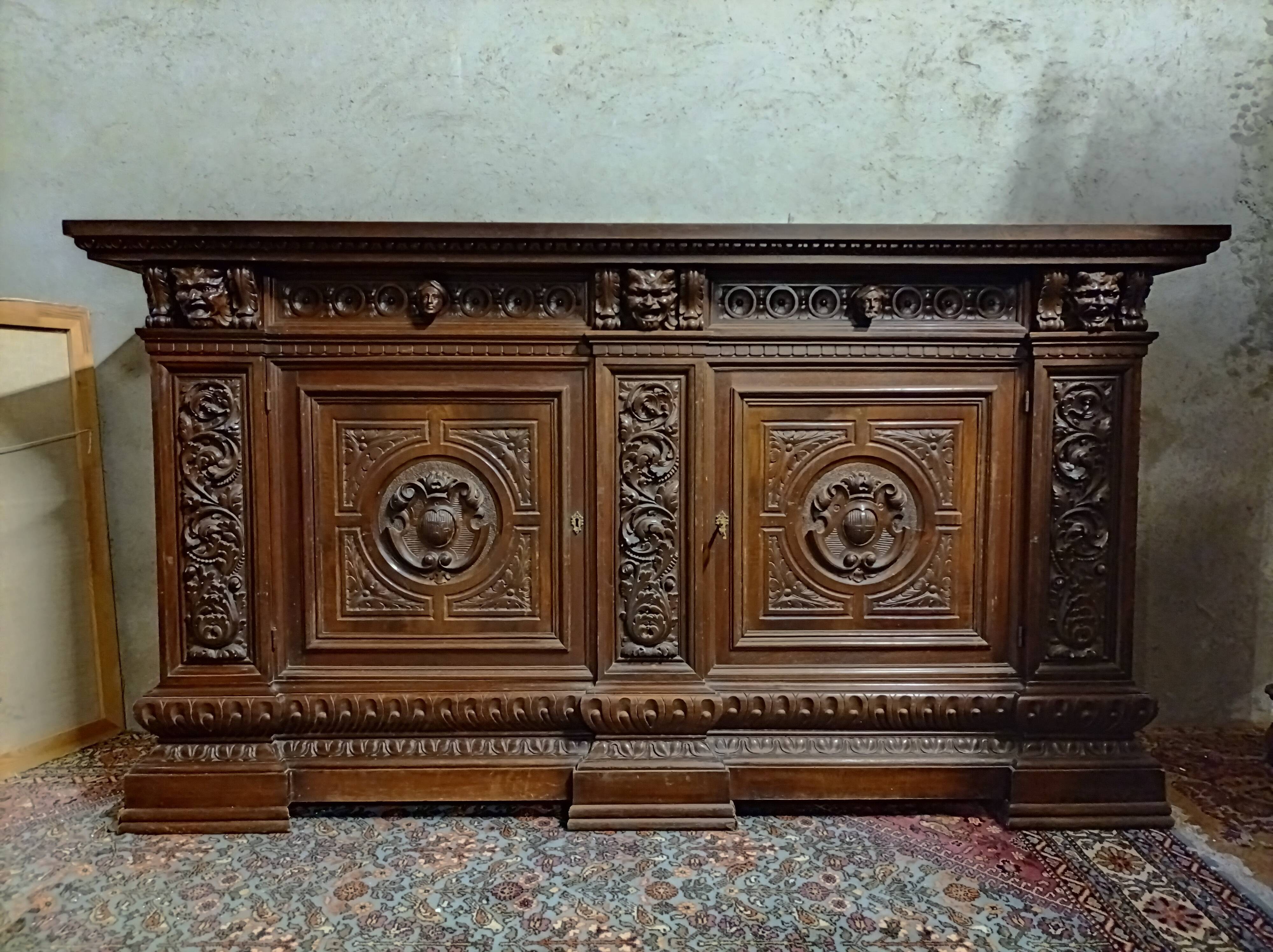 Sideboard style Renaissance