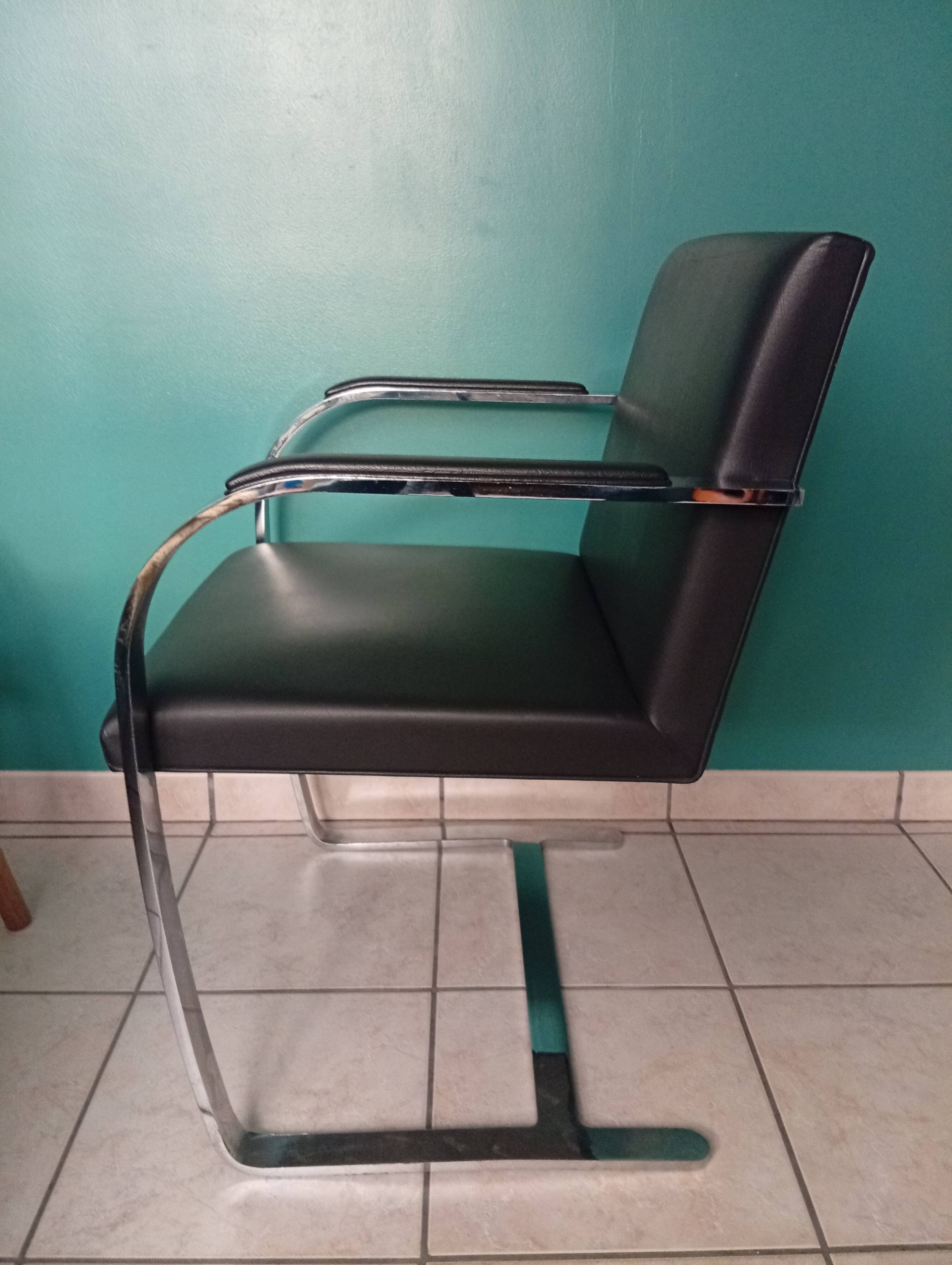 Set of 4 BRNO chairs, Mies Van Der Rohe, Knoll lot