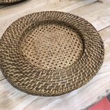 Under wicker plates