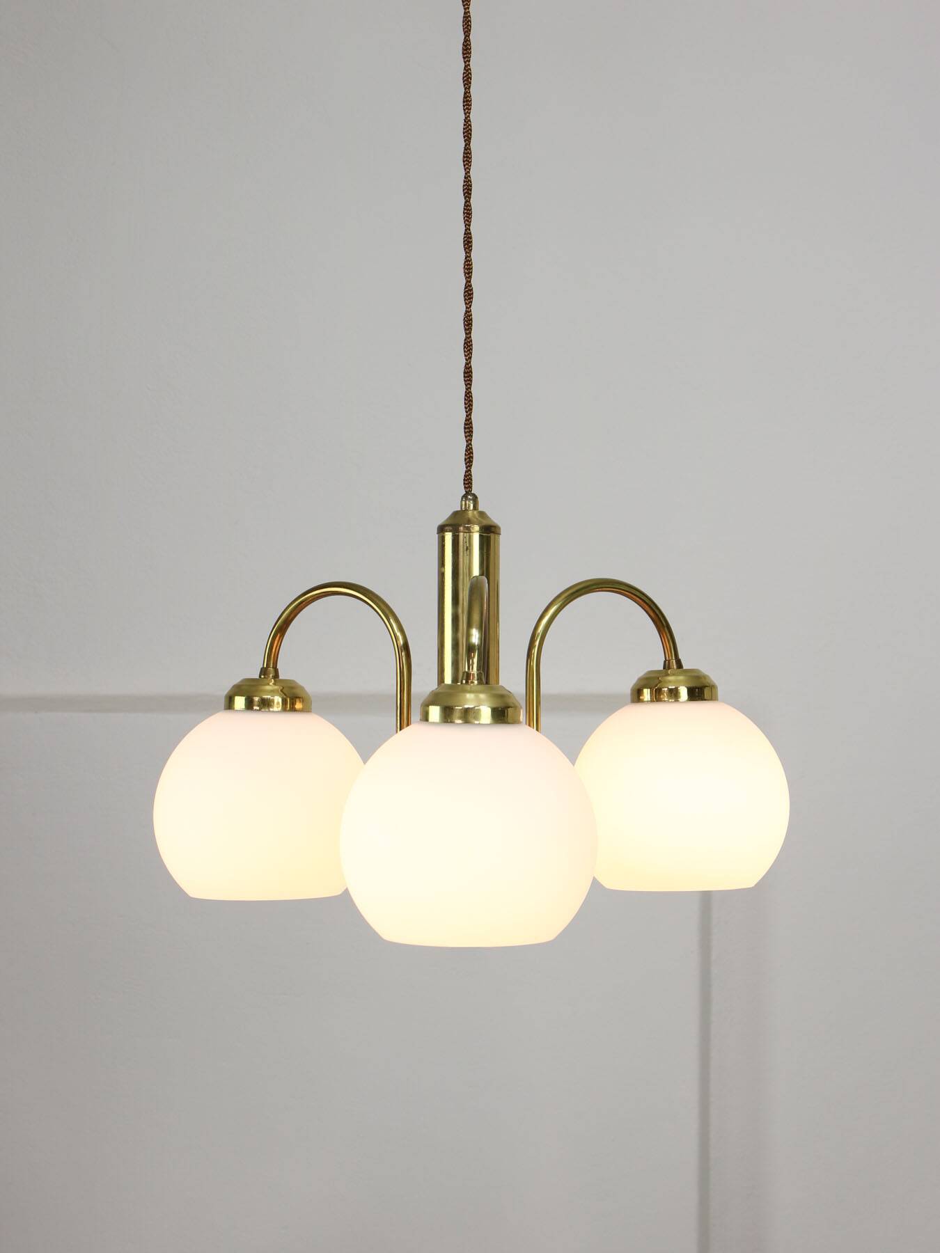 Lustre Mid-Century en Laiton et Opaline, Italie