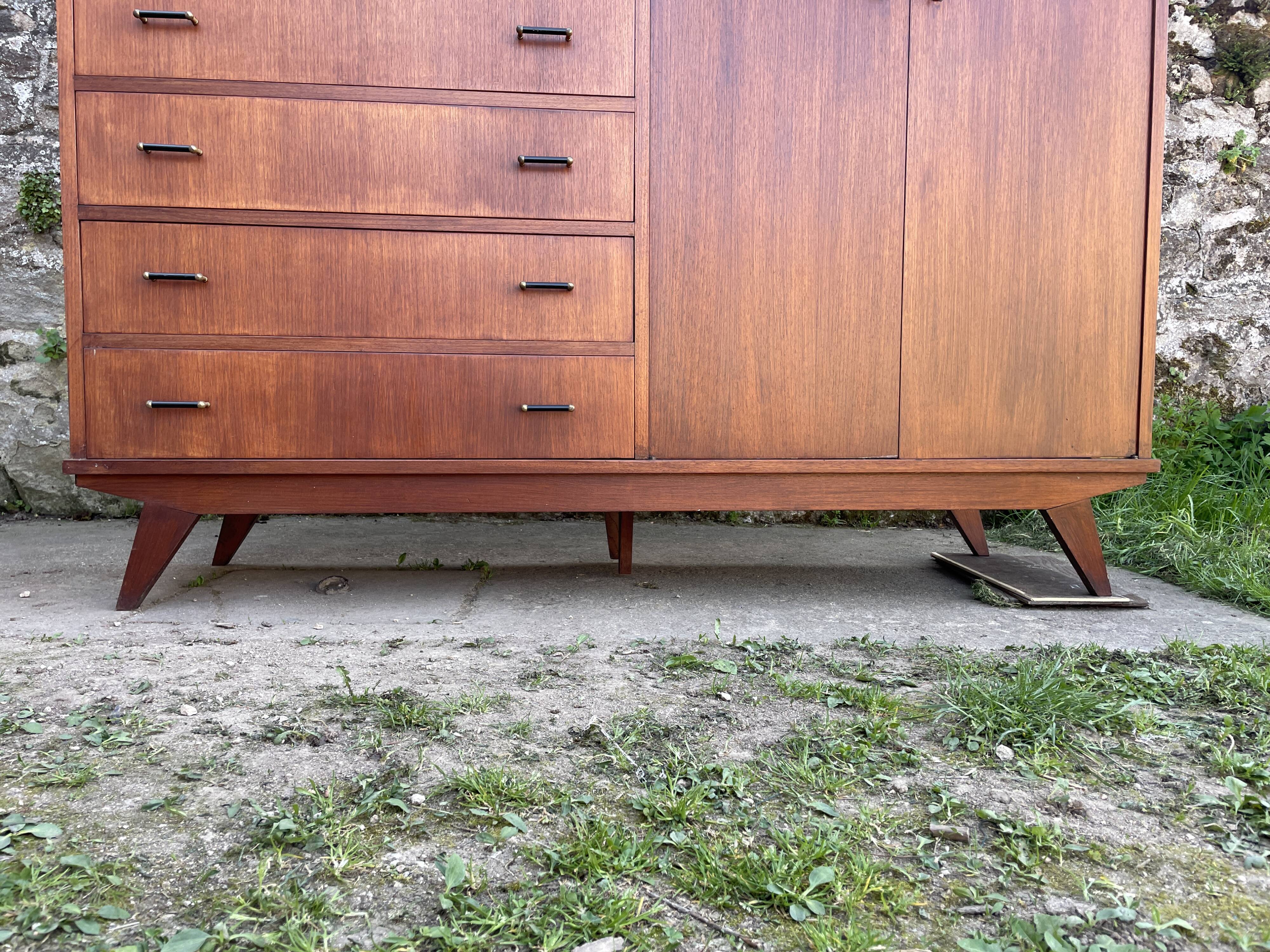 Armoire pieds compas 1960