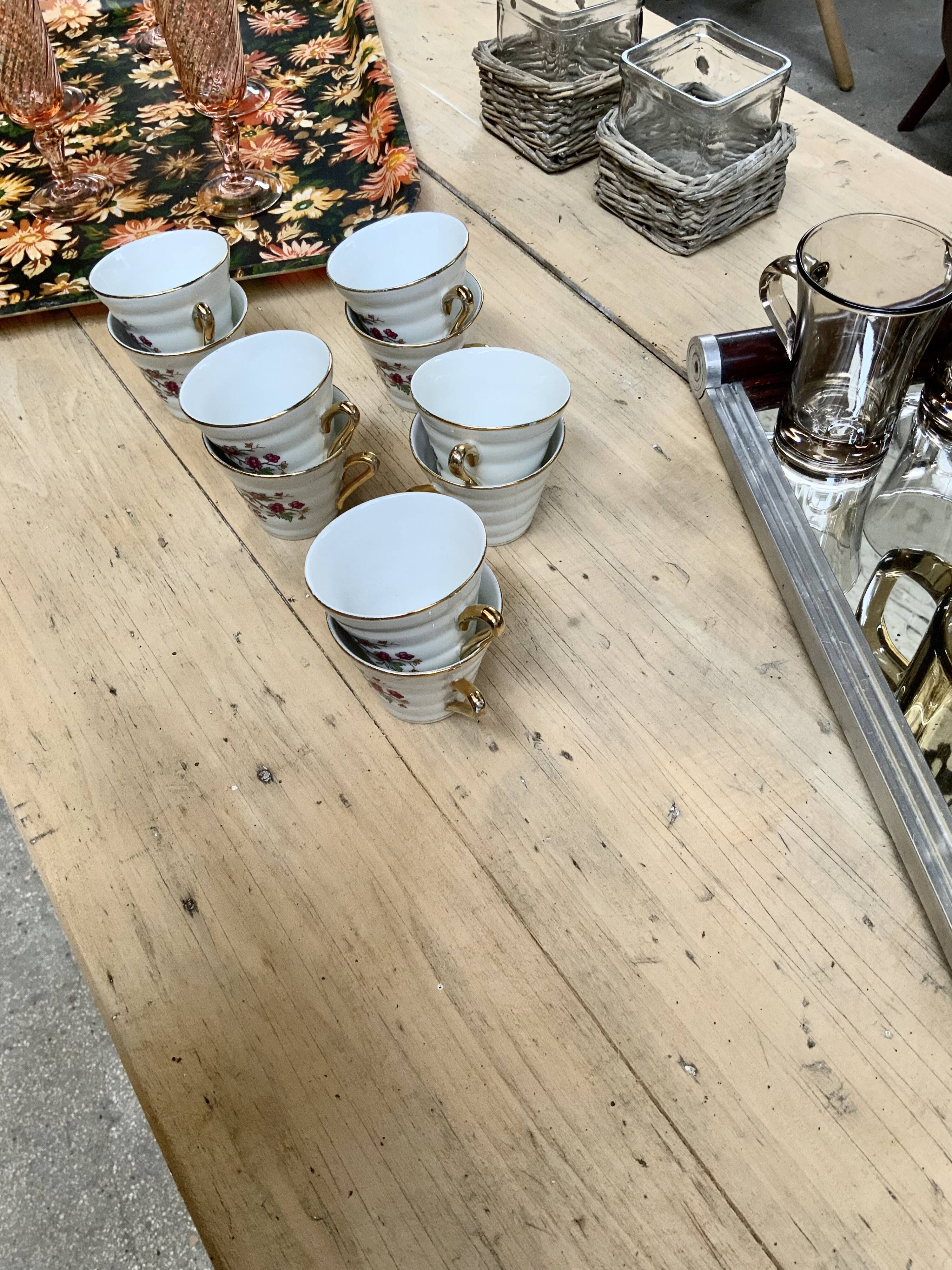 Estaminet table