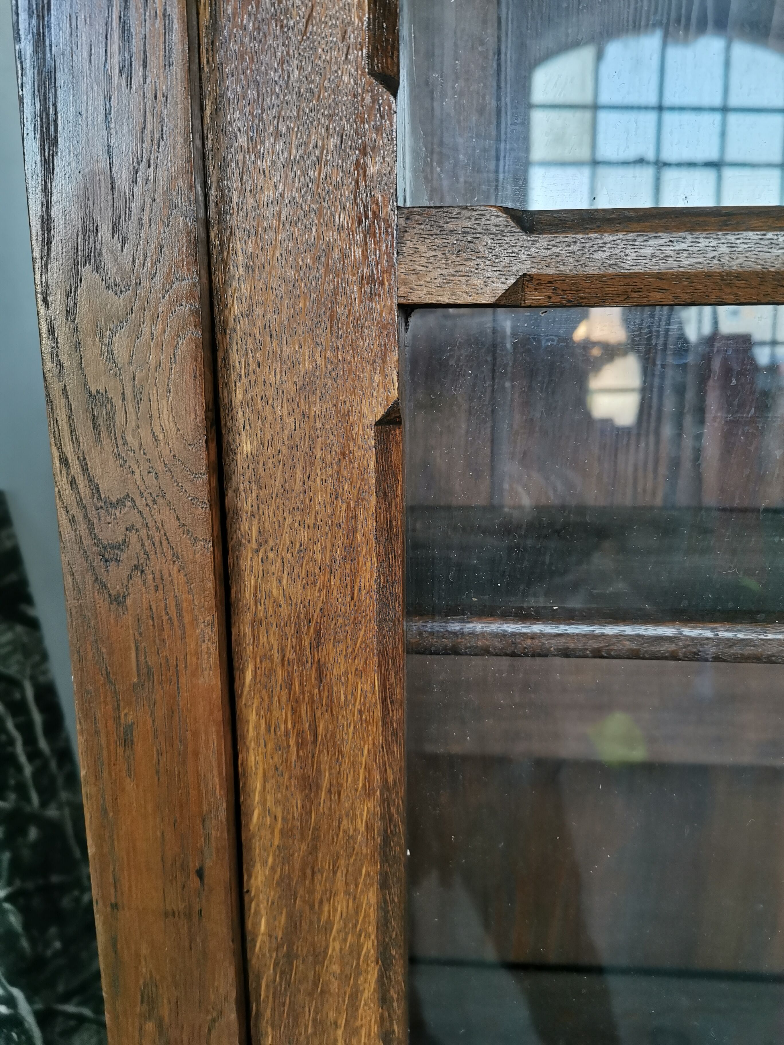 Library, wooden showcase