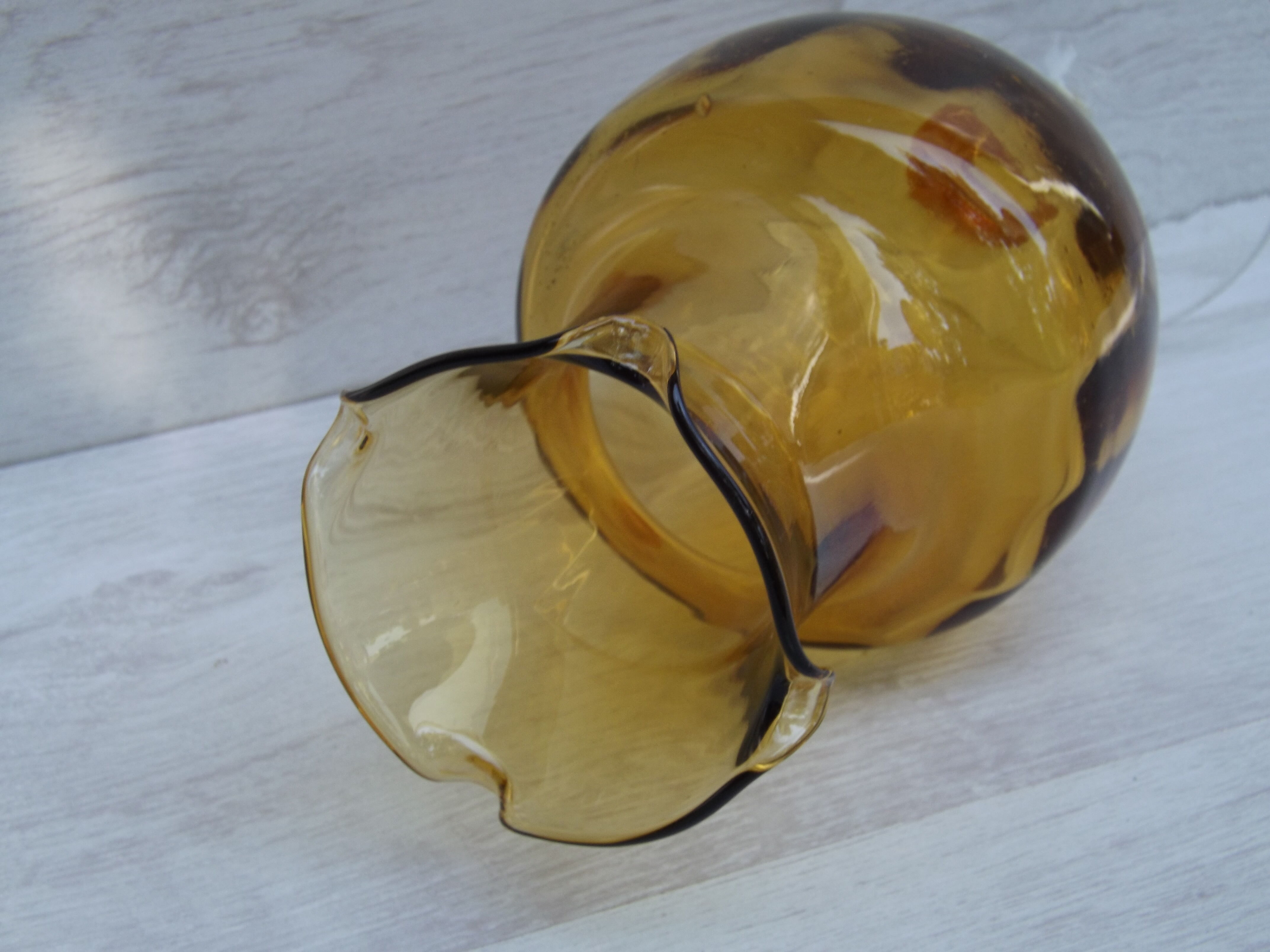 Amber glass standing vase