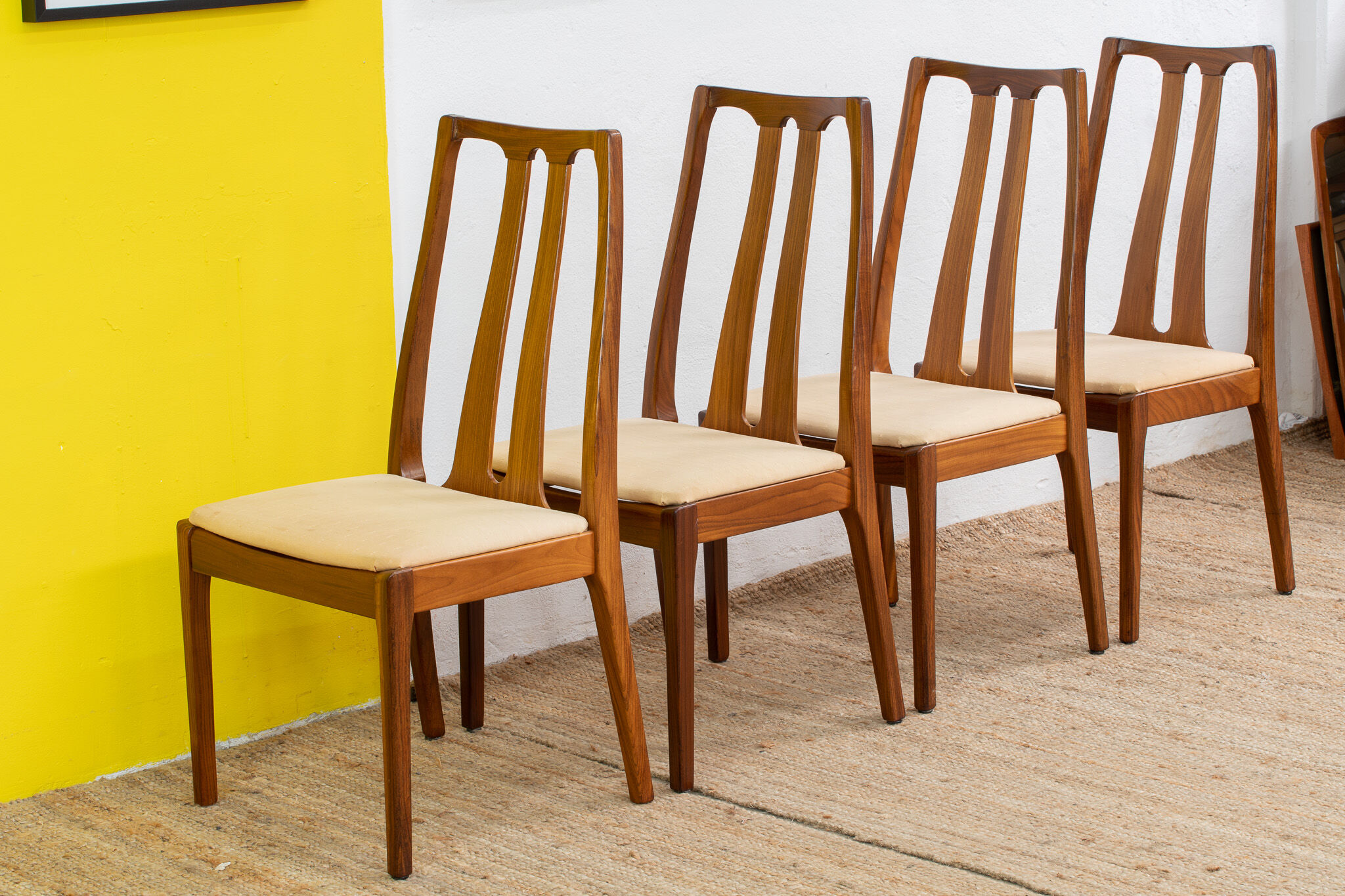 Vintage scandinavian chair series – 47 cm