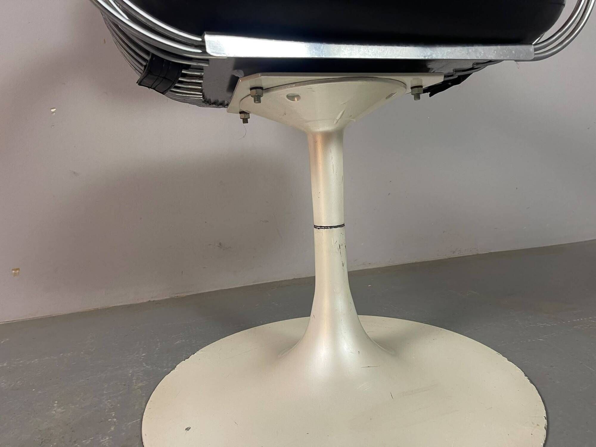 Single Mid-Century Belgian Swivel Armchair Attributed to Rudi Verelst