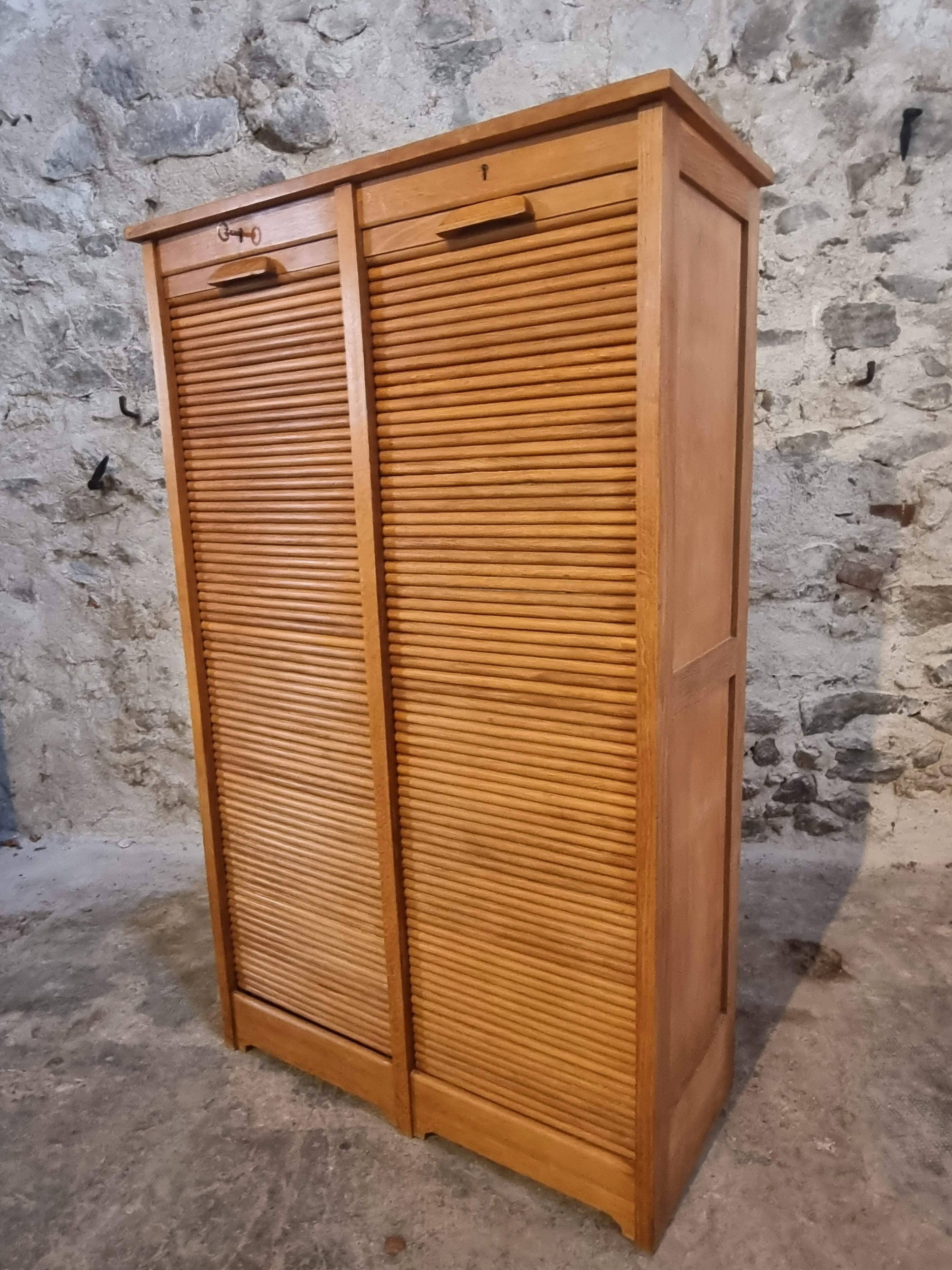 Armoire à rideaux vintage en chêne français – années 1960 – rangement de bureau avec étagères réglables