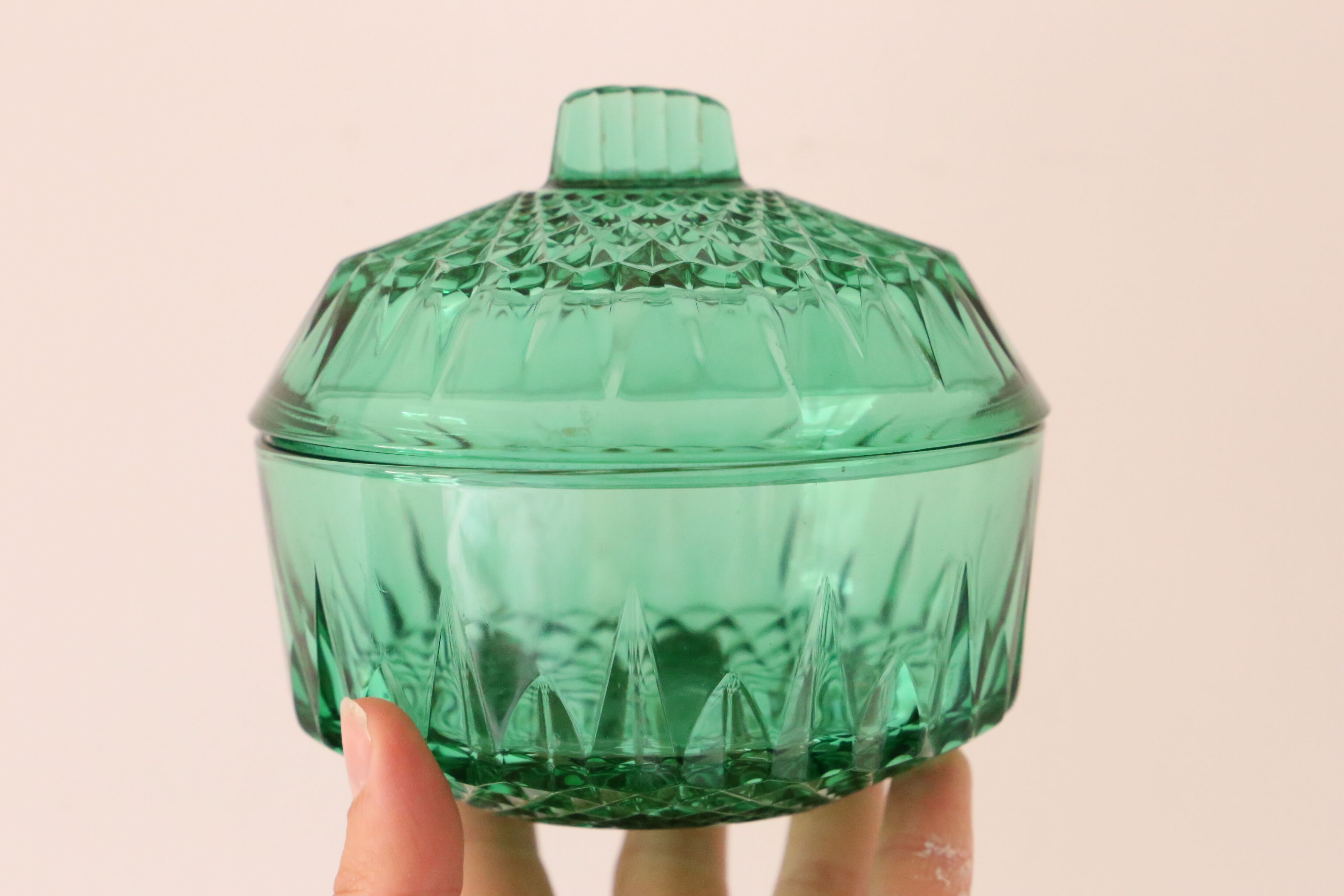Bonbonnière en verre vert