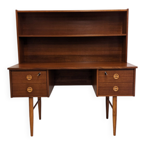 bureau et son étagère
