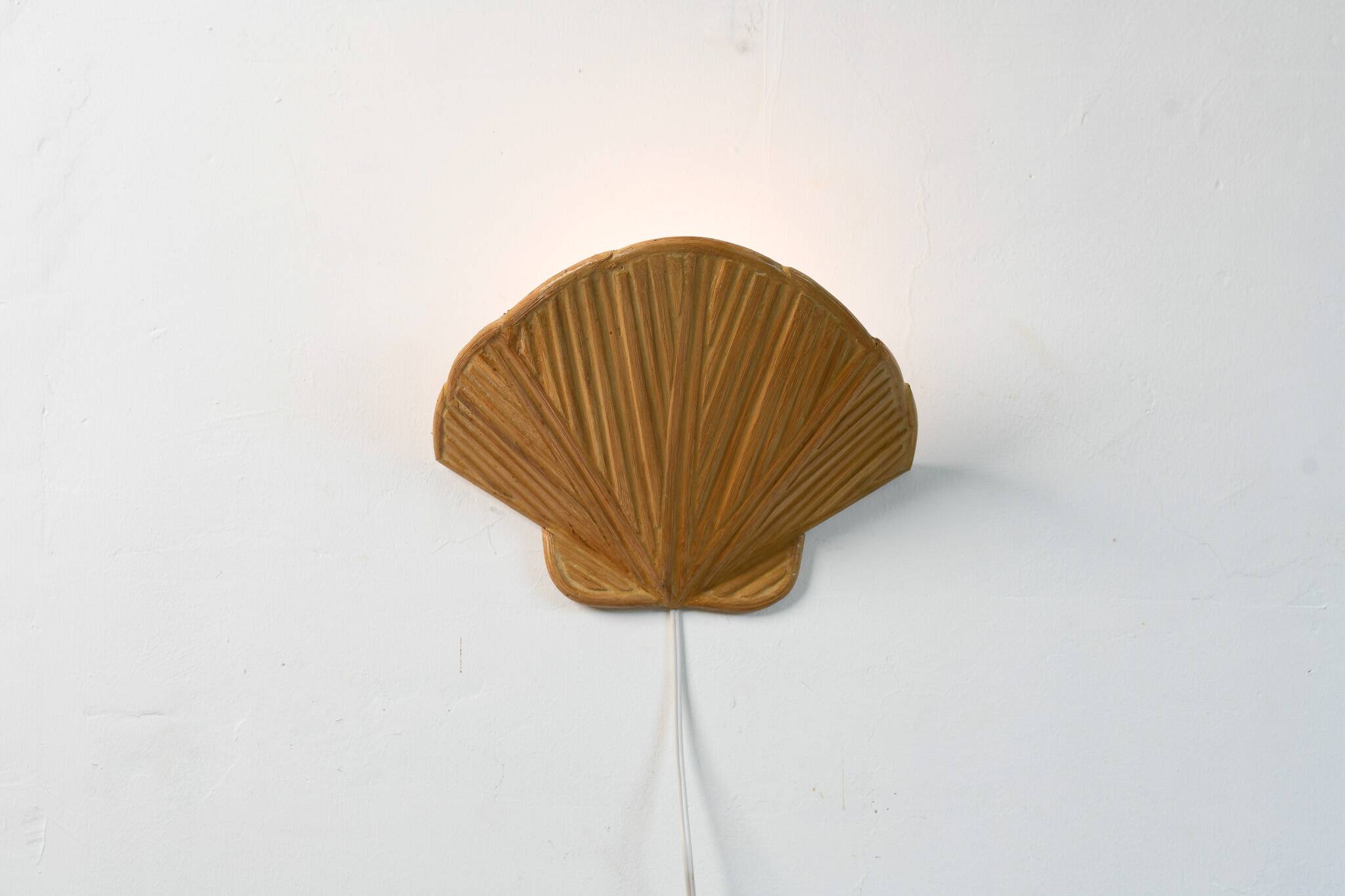 Lampe murale moderne du milieu du siècle Clam Shell Pencil Reed