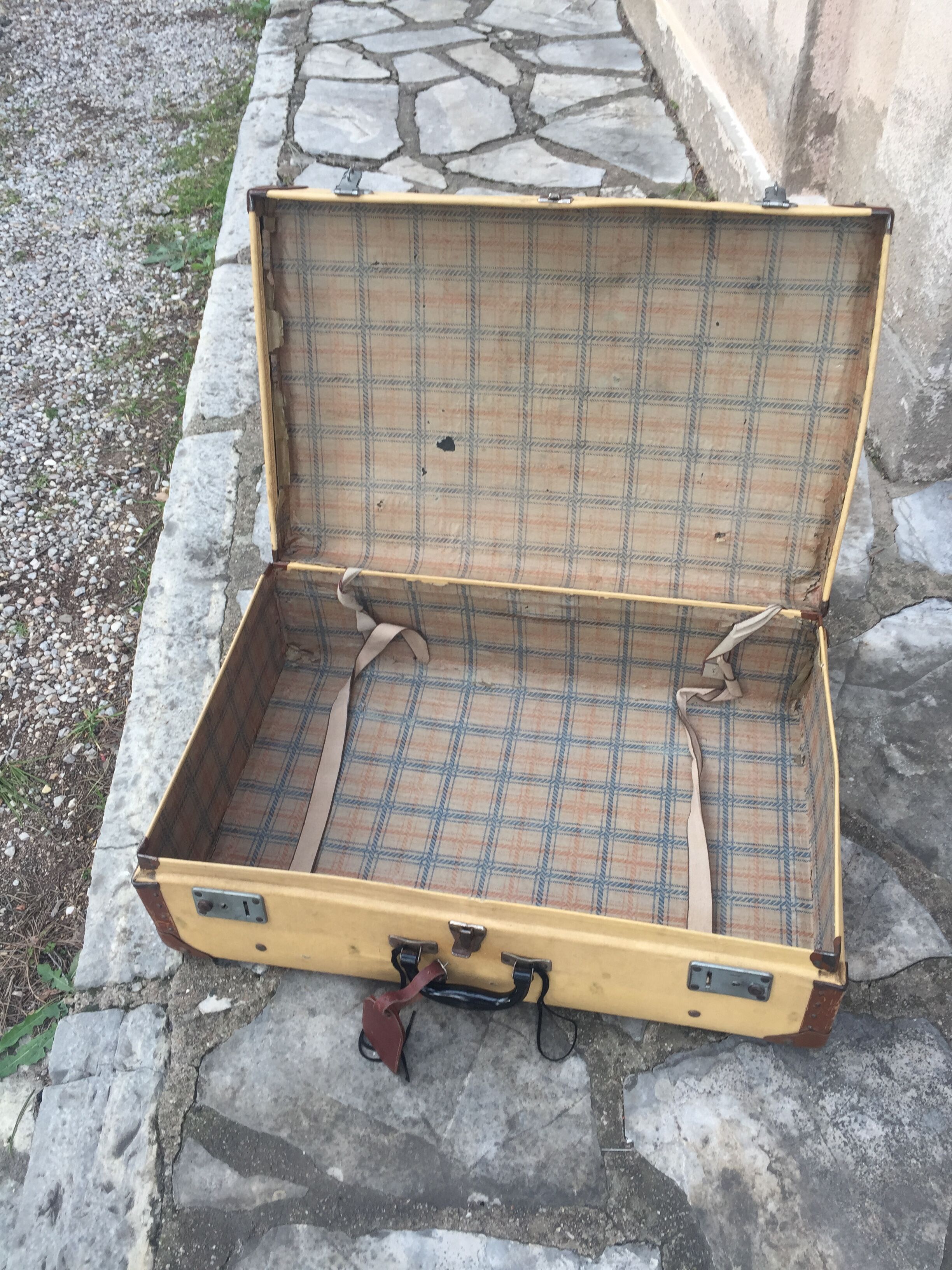 Suitcase officer