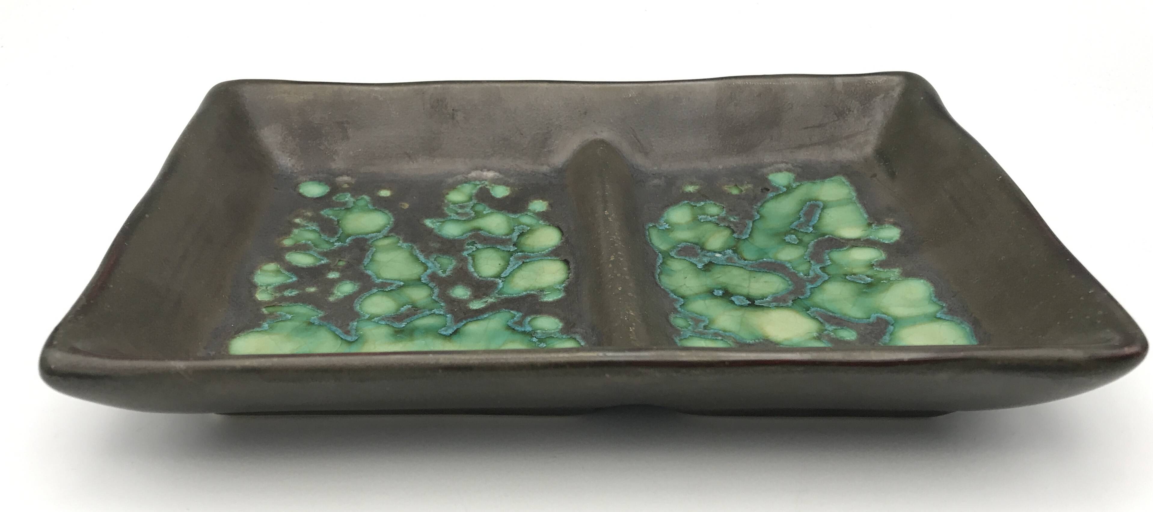 Ceramic presentation dish or bowl, artistic pottery with speckled effect