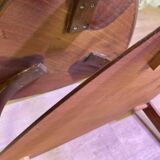 Pedestal table
