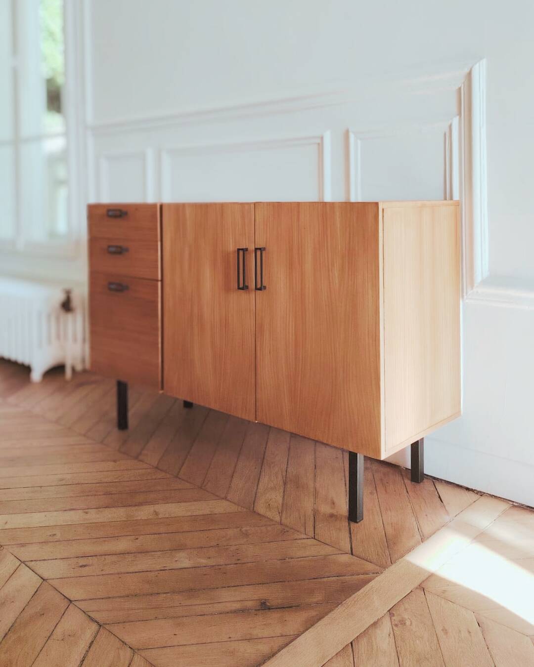 Renovated vintage modernist enfilade, 1950s-60s.