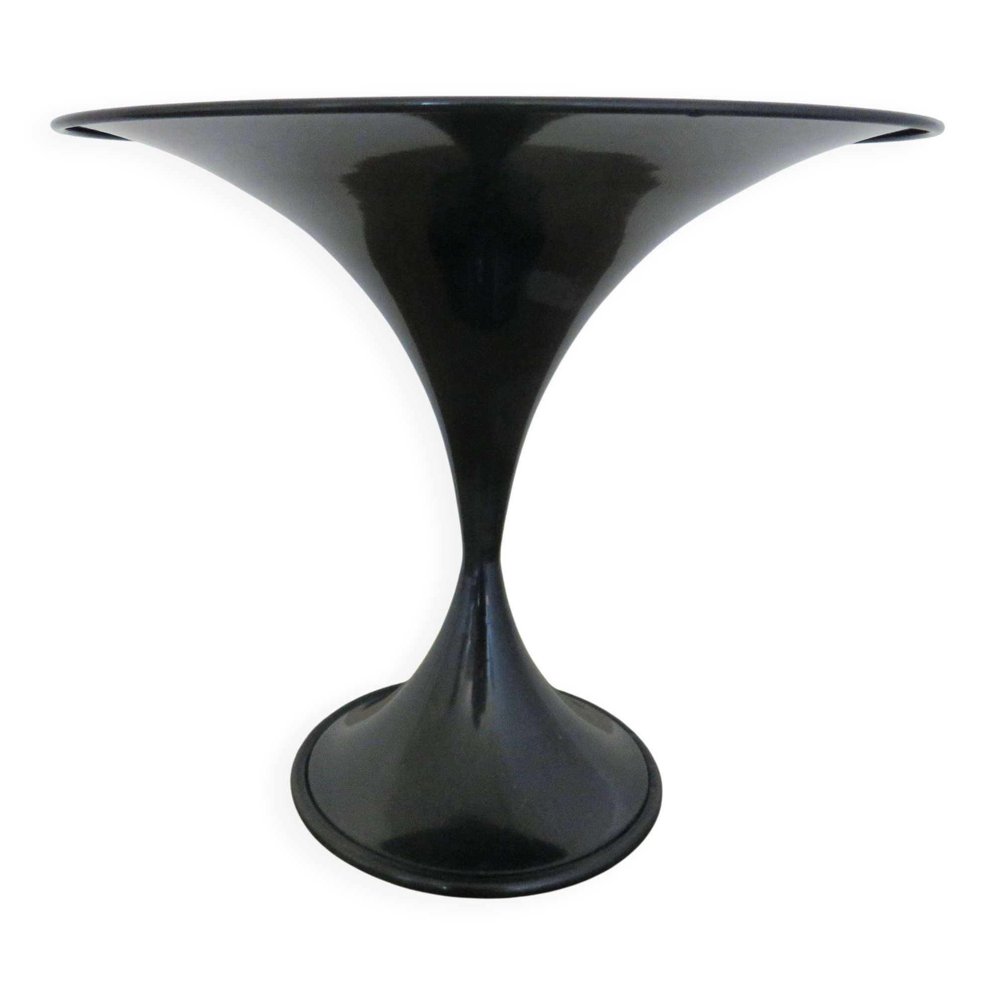 "Diabolo" fruit bowl with tulip base, made of metal, 1970s 80s.