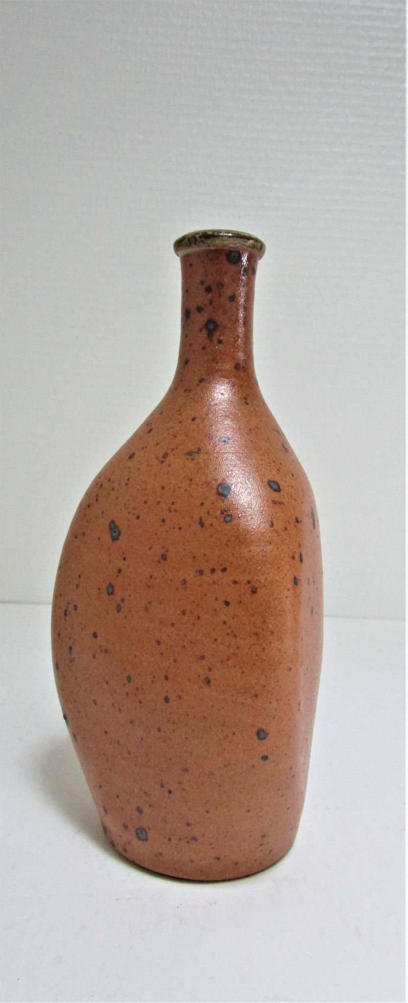 Soliflore vase in pyrite sandstone with three vintage faces